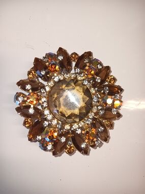 Vintage-Inspired Brown and Gold Crystal Statement Brooch